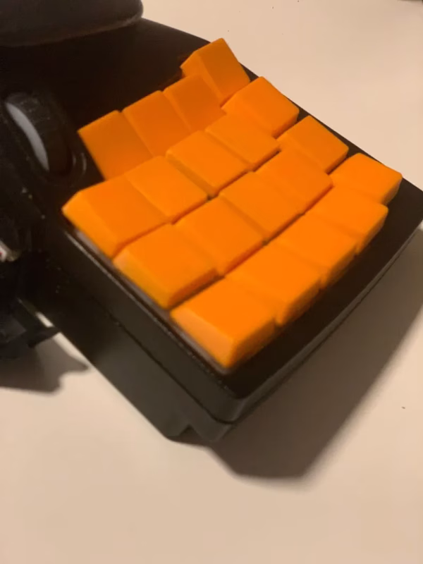 Razer_Tartarus_V2_Keycaps_OEM_Installed Custom 3D-Printed Razer Tartarus Keycaps